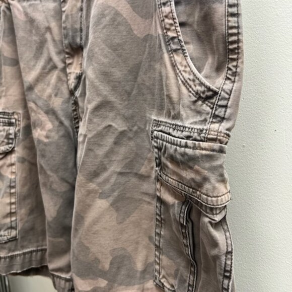 Men's Brown Camo cargo shorts - Picture 5 of 8